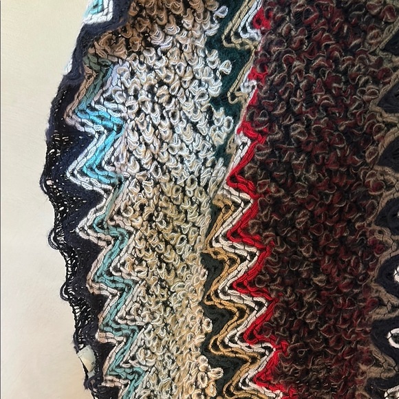 Multicolor Zigzag Patterned Crochet Shaw - Picture 5 of 5